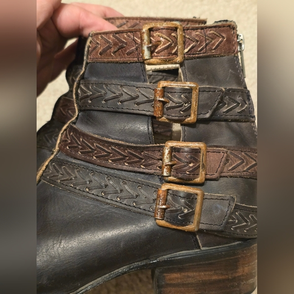 Women's Black and Brown Ankle Boots - Picture 10 of 11